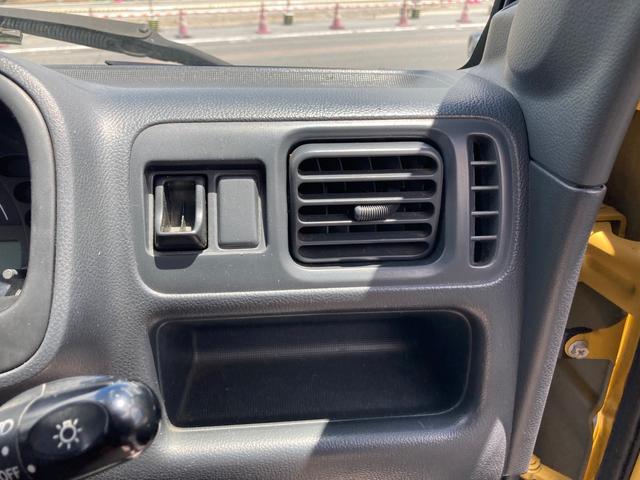 キャリイトラック 　全面塗装　２インチリフトＵＰ　５ＭＴ　車検令和８年４月　エアコン　パワステ　走行８９８００ｋｍ　全塗装　ライトレベライザー　シートカバー（17枚目）