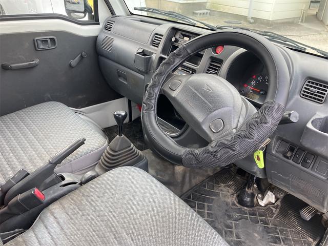 ハイゼットトラック 　４ＷＤ　車検令和９年６月まで　エアコン　パワステ　マニュアル５速車（13枚目）