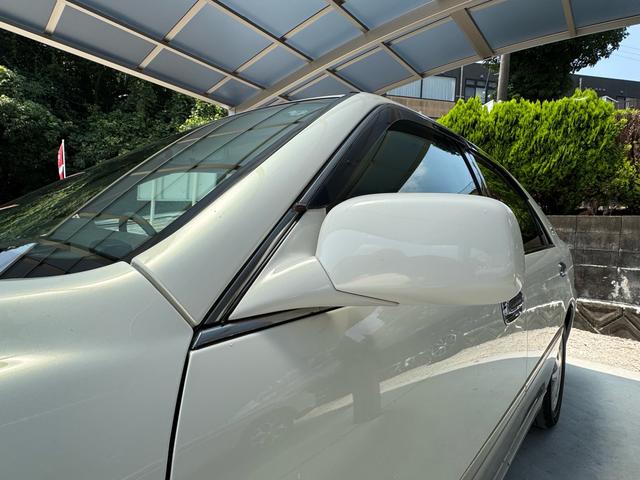 クラウン ロイヤルサルーン　プレミアム　後期型　特別仕様　修復歴無　禁煙車　ＨＩＤヘッド　イエローフォグ　クルコン　純正１６インチＡＷ　前後席パワーシート　電動リアサンシェード　車検整備付　オートライト（21枚目）