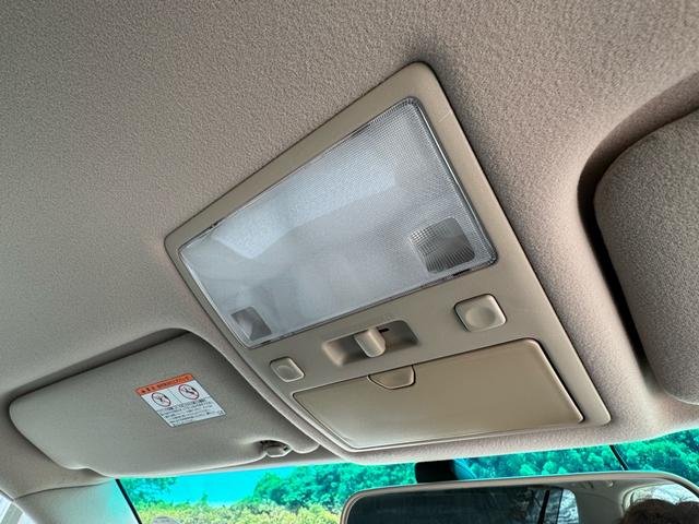 クラウン ロイヤルサルーン　プレミアム　後期型　特別仕様　修復歴無　禁煙車　ＨＩＤヘッド　イエローフォグ　クルコン　純正１６インチＡＷ　前後席パワーシート　電動リアサンシェード　車検整備付　オートライト（68枚目）