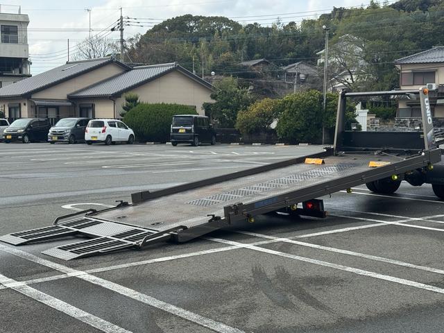 キャンター 　カスタム　積載車　キャリアカー　車輌運搬車　キャンターカスタム　ユニックネオ５　　積載量２０００キロ　メッキバンパー　左右開閉あおり　セーフティーローダー　ナビ　バックカメラ　Ｂｌｕｅｔｏｏｔｈ（9枚目）