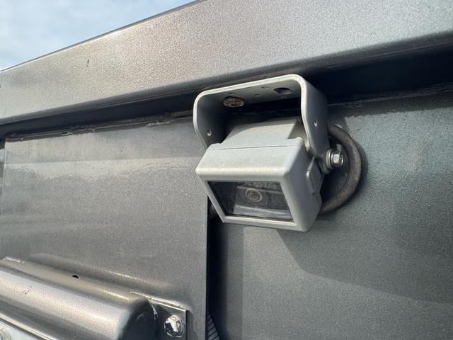 キャンター 　カスタム　積載車　キャリアカー　車輌運搬車　キャンターカスタム　ユニックネオ５　　積載量２０００キロ　メッキバンパー　左右開閉あおり　セーフティーローダー　ナビ　バックカメラ　Ｂｌｕｅｔｏｏｔｈ（17枚目）