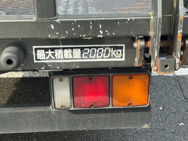 キャンター 　カスタム　積載車　キャリアカー　車輌運搬車　キャンターカスタム　ユニックネオ５　　積載量２０００キロ　メッキバンパー　左右開閉あおり　セーフティーローダー　ナビ　バックカメラ　Ｂｌｕｅｔｏｏｔｈ（19枚目）