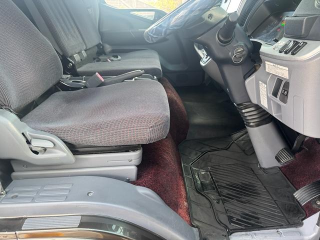 キャンター 　カスタム　積載車　キャリアカー　車輌運搬車　キャンターカスタム　ユニックネオ５　　積載量２０００キロ　メッキバンパー　左右開閉あおり　セーフティーローダー　ナビ　バックカメラ　Ｂｌｕｅｔｏｏｔｈ（22枚目）