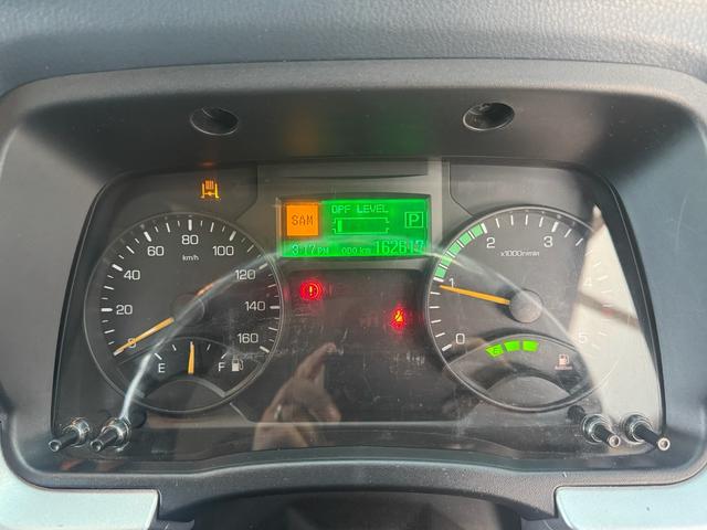 キャンター 　カスタム　積載車　キャリアカー　車輌運搬車　キャンターカスタム　ユニックネオ５　　積載量２０００キロ　メッキバンパー　左右開閉あおり　セーフティーローダー　ナビ　バックカメラ　Ｂｌｕｅｔｏｏｔｈ（29枚目）