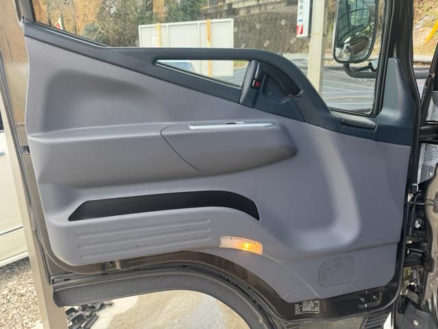 キャンター 　カスタム　積載車　キャリアカー　車輌運搬車　キャンターカスタム　ユニックネオ５　　積載量２０００キロ　メッキバンパー　左右開閉あおり　セーフティーローダー　ナビ　バックカメラ　Ｂｌｕｅｔｏｏｔｈ（30枚目）