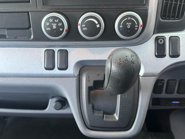 キャンター 　カスタム　積載車　キャリアカー　車輌運搬車　キャンターカスタム　ユニックネオ５　　積載量２０００キロ　メッキバンパー　左右開閉あおり　セーフティーローダー　ナビ　バックカメラ　Ｂｌｕｅｔｏｏｔｈ（35枚目）