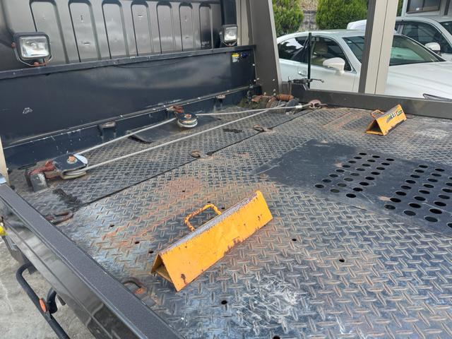 キャンター 　カスタム　積載車　キャリアカー　車輌運搬車　キャンターカスタム　ユニックネオ５　　積載量２０００キロ　メッキバンパー　左右開閉あおり　セーフティーローダー　ナビ　バックカメラ　Ｂｌｕｅｔｏｏｔｈ（39枚目）