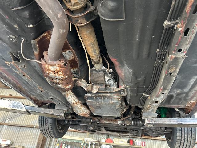 シルビア Ｑ’ｓ　走行５７８０４ｋｍ　ＴＥＩＮ車高調　社外マフラー　エーテックシュナイダー１６インチＡＷ　エンジンフルノーマル　オートマ車　自社金色ラメオールペイント済（19枚目）