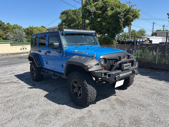 ジープ・ラングラーアンリミテッド 　４ＷＤ　ドライブレコーダー　ＥＴＣ　サイドカメラ　オートクルーズコントロール　ナビ　ＴＶ　ＡＴ　Ｂｌｕｅｔｏｏｔｈ　ＥＳＣ　エアコン　パワーウィンドウ　運転席エアバッグ　助手席エアバッグ（8枚目）