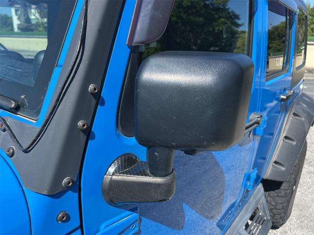 ジープ・ラングラーアンリミテッド 　４ＷＤ　ドライブレコーダー　ＥＴＣ　サイドカメラ　オートクルーズコントロール　ナビ　ＴＶ　ＡＴ　Ｂｌｕｅｔｏｏｔｈ　ＥＳＣ　エアコン　パワーウィンドウ　運転席エアバッグ　助手席エアバッグ（17枚目）