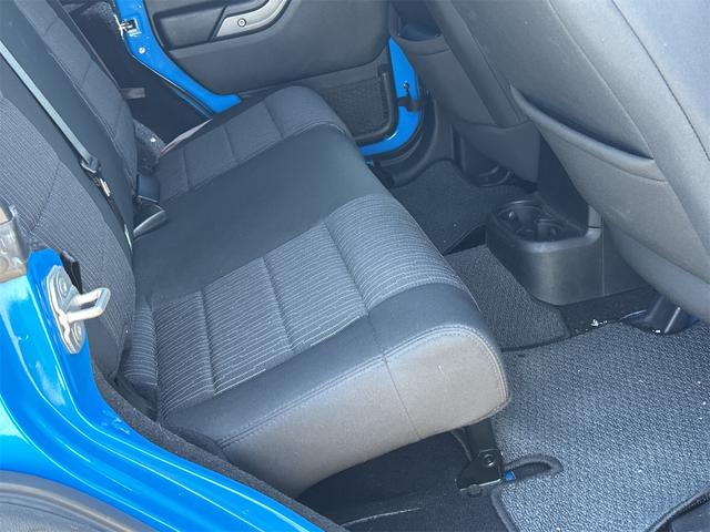 ジープ・ラングラーアンリミテッド 　４ＷＤ　ドライブレコーダー　ＥＴＣ　サイドカメラ　オートクルーズコントロール　ナビ　ＴＶ　ＡＴ　Ｂｌｕｅｔｏｏｔｈ　ＥＳＣ　エアコン　パワーウィンドウ　運転席エアバッグ　助手席エアバッグ（70枚目）