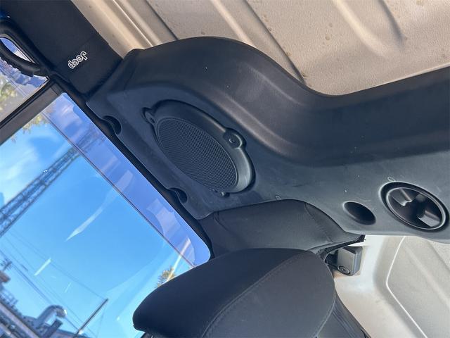 ジープ・ラングラーアンリミテッド 　４ＷＤ　ドライブレコーダー　ＥＴＣ　サイドカメラ　オートクルーズコントロール　ナビ　ＴＶ　ＡＴ　Ｂｌｕｅｔｏｏｔｈ　ＥＳＣ　エアコン　パワーウィンドウ　運転席エアバッグ　助手席エアバッグ（73枚目）