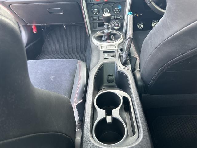 BRZ S ETC ナビ MT HID スマートキー 電動格納ミラー シートヒーター アルミホイール 盗難防止システム 衝突安全ボディ ABS ESC エアコン パワーステアリング パワーウィンドウ(39枚目)