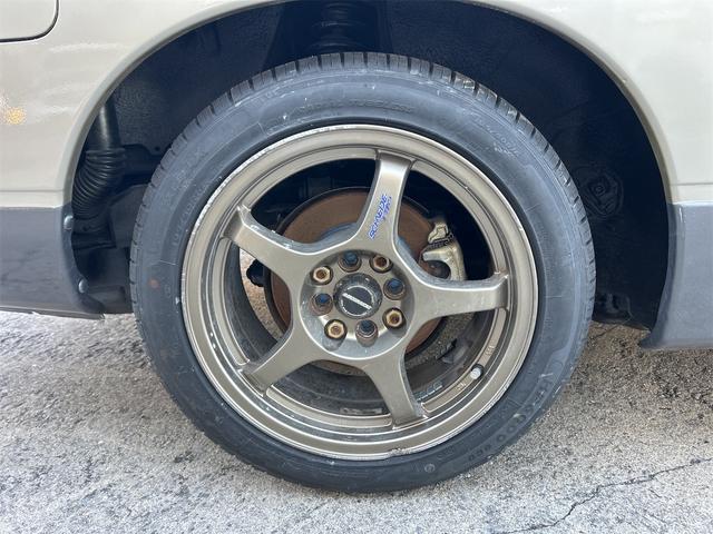 �A���~�z�C�[���̃����b�g�́u�y���v�Ɓu�f�U�C�����̍����v�ƌ����܂��B�X�`�[���ɔ�ׂăA���~�͌y�ʂȂ��߂ɁA�n���h�����쐫�̌����Ԃ̔R��ǂ��Ȃ�ƌ����Ă���܂��B