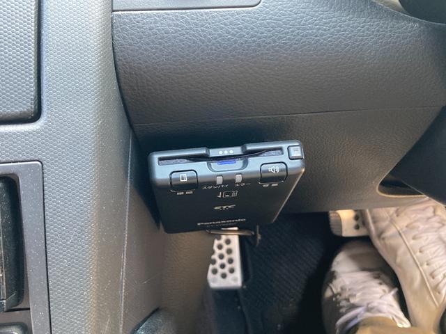 フェアレディＺ ロードスターバージョンＴ　オープンカー　ＥＴＣ　ＨＩＤ　ＡＴ　キーレスエントリー　シートヒーター　アルミホイール　盗難防止システム　衝突安全ボディ　ＡＢＳ　エアコン　パワーステアリング　パワーウィンドウ　運転席エアバッグ（4枚目）