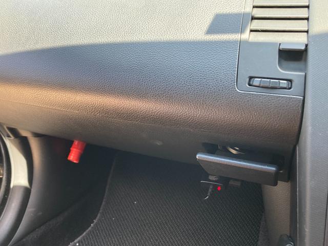 フェアレディＺ ロードスターバージョンＴ　オープンカー　ＥＴＣ　ＨＩＤ　ＡＴ　キーレスエントリー　シートヒーター　アルミホイール　盗難防止システム　衝突安全ボディ　ＡＢＳ　エアコン　パワーステアリング　パワーウィンドウ　運転席エアバッグ（10枚目）