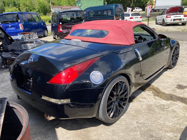 フェアレディＺ ロードスターバージョンＴ　オープンカー　ＥＴＣ　ＨＩＤ　ＡＴ　キーレスエントリー　シートヒーター　アルミホイール　盗難防止システム　衝突安全ボディ　ＡＢＳ　エアコン　パワーステアリング　パワーウィンドウ　運転席エアバッグ（15枚目）