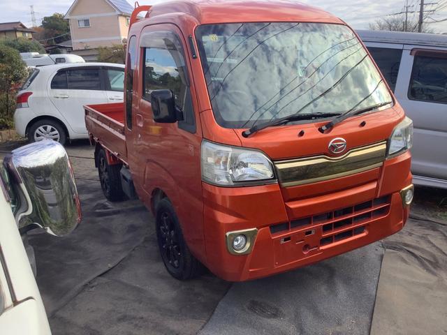 ハイゼットトラック ジャンボ　５５ｔｈアニバーサリーゴールドエディション　４ＷＤ　ＡＴ　アルミホイール　パワーウィンドウ　運転席エアバッグ　助手席エアバッグ（3枚目）