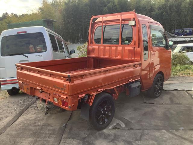 ハイゼットトラック ジャンボ　５５ｔｈアニバーサリーゴールドエディション　４ＷＤ　ＡＴ　アルミホイール　パワーウィンドウ　運転席エアバッグ　助手席エアバッグ（4枚目）