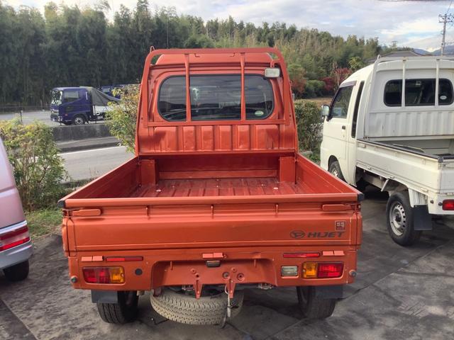 ハイゼットトラック ジャンボ　５５ｔｈアニバーサリーゴールドエディション　４ＷＤ　ＡＴ　アルミホイール　パワーウィンドウ　運転席エアバッグ　助手席エアバッグ（5枚目）