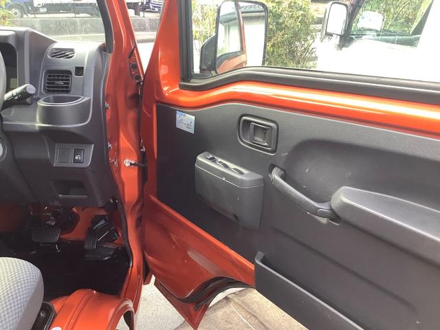ハイゼットトラック ジャンボ　５５ｔｈアニバーサリーゴールドエディション　４ＷＤ　ＡＴ　アルミホイール　パワーウィンドウ　運転席エアバッグ　助手席エアバッグ（8枚目）