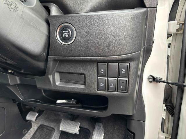 �y���[���A�V�X�g�z���s���ɃJ�����ŎԐ���F�����A�Ԑ�����E�������ȂƂ��Ɍx��𔭂�����A����ɐi��ŃX�e�A�����O�␳���s�����肷��@�\�B