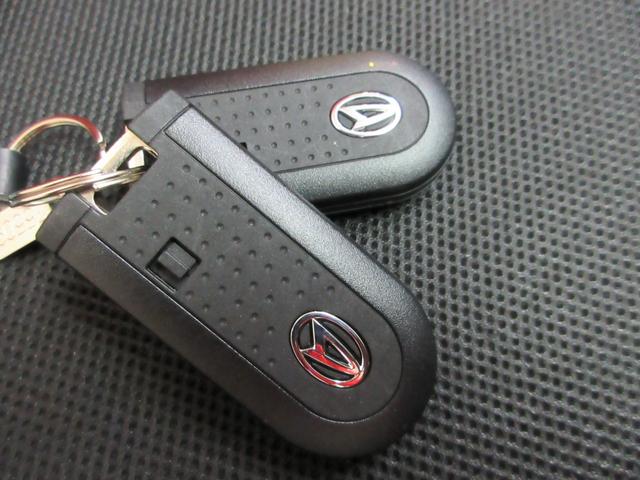 �㕔���Ȃ͍��E�ʁX�ɑO��ɃX���C�h���܂��B