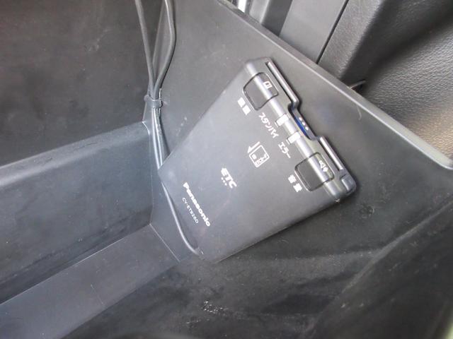 �d�s�b�̓O���[�u�{�b�N�X���ɐݒu����Ă��܂��B