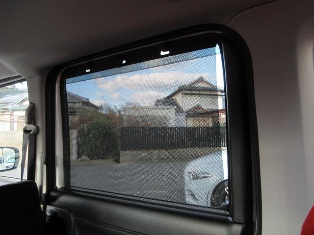 ��Ȃɂ̓��[���J�[�e�������Ă��܂��̂�ῂ������ጸ����܂��B