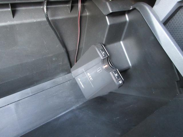 �d�s�b�̓O���[�u�{�b�N�X���ɐݒu����Ă��܂��B