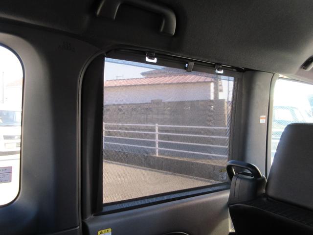 ��Ȃ̑��ɂ̓��[���J�[�e�������Ă���̂ŉ��K�ł��B