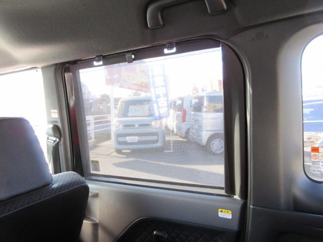 ��Ȃ̑��ɂ̓��[���J�[�e�������Ă���̂ŉ��K�ł��B