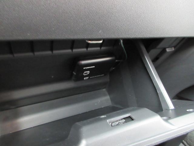 �d�s�b�̓O���[�u�{�b�N�X���ɐݒu����Ă��܂��B