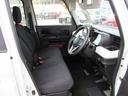ドライバーシートも綺麗です。ボタンプッシュでエンジンスタート。鍵はキーフリーで大変便利です。