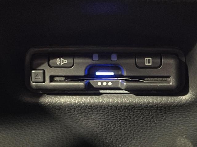 フィット ｅ：ＨＥＶホーム　禁煙車　純正９型ナビ　ホンダセンシング　アダプティブクルーズコントロール　ＬＥＤヘッドライト　バックカメラ　オートエアコン　ＥＴＣ　ドライブレコーダー　Ｂｌｕｅｔｏｏｔｈ　パーキングセンサーシステム（7枚目）