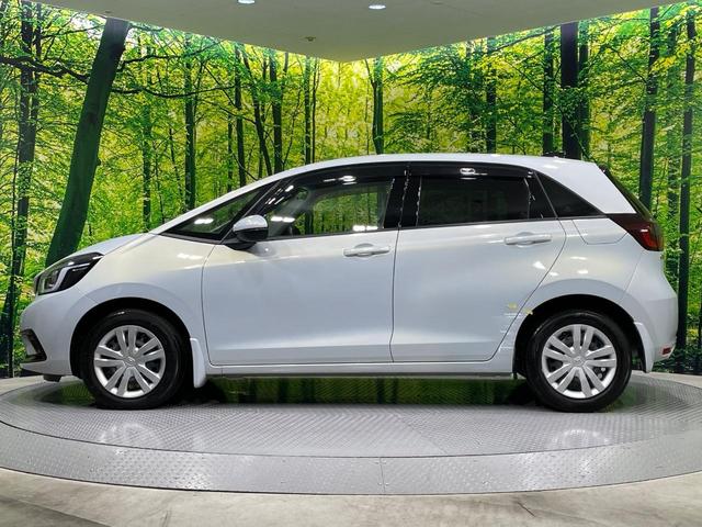 フィット ｅ：ＨＥＶホーム　禁煙車　純正９型ナビ　ホンダセンシング　アダプティブクルーズコントロール　ＬＥＤヘッドライト　バックカメラ　オートエアコン　ＥＴＣ　ドライブレコーダー　Ｂｌｕｅｔｏｏｔｈ　パーキングセンサーシステム（26枚目）