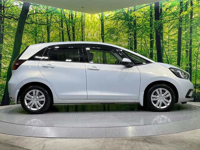フィット ｅ：ＨＥＶホーム　禁煙車　純正９型ナビ　ホンダセンシング　アダプティブクルーズコントロール　ＬＥＤヘッドライト　バックカメラ　オートエアコン　ＥＴＣ　ドライブレコーダー　Ｂｌｕｅｔｏｏｔｈ　パーキングセンサーシステム（27枚目）