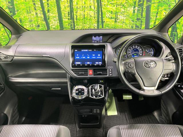 ヴォクシー ハイブリッドＺＳ　禁煙車　純正９型ナビ　フリップダウンモニター　両側電動スライドドア　セーフティセンス　フルセグＴＶ　ＥＴＣ　クルーズコントロール　ＬＥＤヘッドライト　シートヒーター　７人乗り　スマートキー（2枚目）