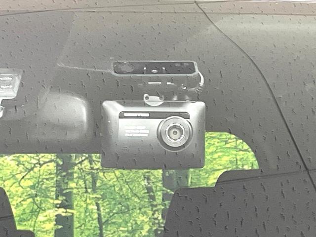 ヴォクシー ハイブリッドＺＳ　禁煙車　純正９型ナビ　フリップダウンモニター　両側電動スライドドア　セーフティセンス　フルセグＴＶ　ＥＴＣ　クルーズコントロール　ＬＥＤヘッドライト　シートヒーター　７人乗り　スマートキー（7枚目）