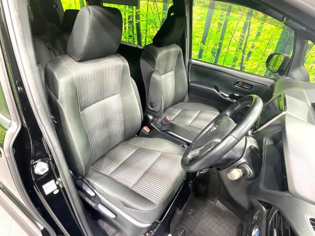 ヴォクシー ハイブリッドＺＳ　禁煙車　純正９型ナビ　フリップダウンモニター　両側電動スライドドア　セーフティセンス　フルセグＴＶ　ＥＴＣ　クルーズコントロール　ＬＥＤヘッドライト　シートヒーター　７人乗り　スマートキー（8枚目）