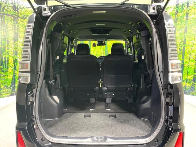 ヴォクシー ハイブリッドＺＳ　禁煙車　純正９型ナビ　フリップダウンモニター　両側電動スライドドア　セーフティセンス　フルセグＴＶ　ＥＴＣ　クルーズコントロール　ＬＥＤヘッドライト　シートヒーター　７人乗り　スマートキー（11枚目）