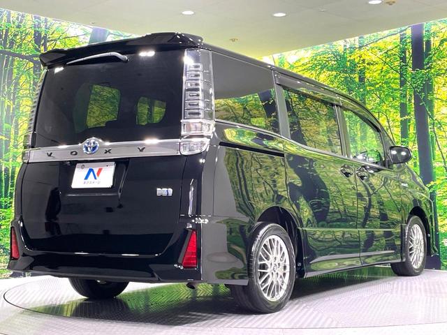 ヴォクシー ハイブリッドＺＳ　禁煙車　純正９型ナビ　フリップダウンモニター　両側電動スライドドア　セーフティセンス　フルセグＴＶ　ＥＴＣ　クルーズコントロール　ＬＥＤヘッドライト　シートヒーター　７人乗り　スマートキー（18枚目）