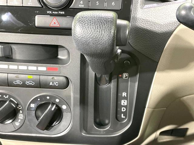 ルークス Ｅ　禁煙車　純正オーディオ　インテリジェントキー　プッシュスタート　フロントベンチシート　分割可倒式リアシート　電動格納ミラー　スライドドアオートクローザー　ドアバイザー　プライバシーガラス（7枚目）