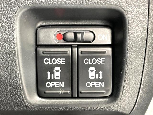 N-BOX G SSパッケージ 禁煙車 パイオニアナビ 両側電動スライド シティブレーキアクティブシステム 純正14インチアルミホイール オートエアコン スマートキー CD再生 電動格納ミラー アイドリングストップ 盗難防止システム(4枚目)
