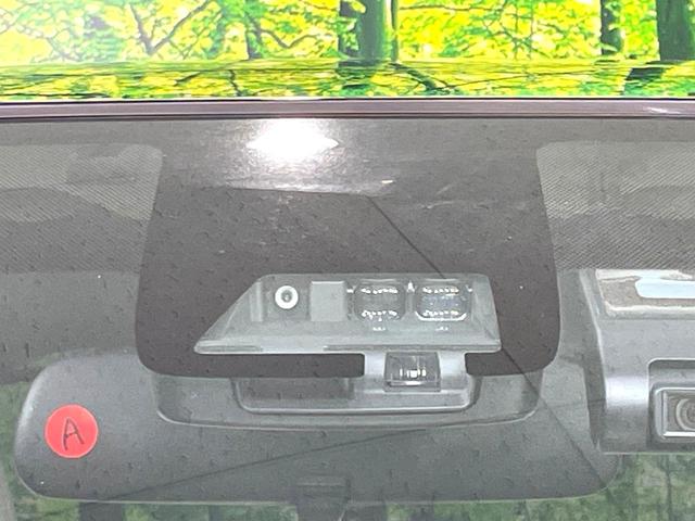 アクア クロスオーバー　純正ナビ　バックカメラ　禁煙車　衝突軽減装置　車線逸脱警報　オートマチックハイビーム　合皮シート　シートヒーター　ドラレコ　フルセグ　Ｂｌｕｅｔｏｏｔｈ再生　ＥＴＣ　オートエアコン／ライト（5枚目）