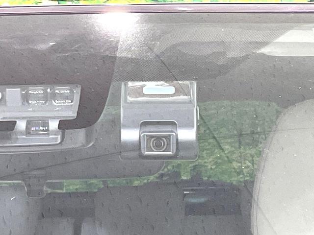 アクア クロスオーバー　純正ナビ　バックカメラ　禁煙車　衝突軽減装置　車線逸脱警報　オートマチックハイビーム　合皮シート　シートヒーター　ドラレコ　フルセグ　Ｂｌｕｅｔｏｏｔｈ再生　ＥＴＣ　オートエアコン／ライト（7枚目）
