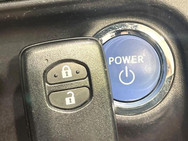 アクア クロスオーバー　純正ナビ　バックカメラ　禁煙車　衝突軽減装置　車線逸脱警報　オートマチックハイビーム　合皮シート　シートヒーター　ドラレコ　フルセグ　Ｂｌｕｅｔｏｏｔｈ再生　ＥＴＣ　オートエアコン／ライト（28枚目）