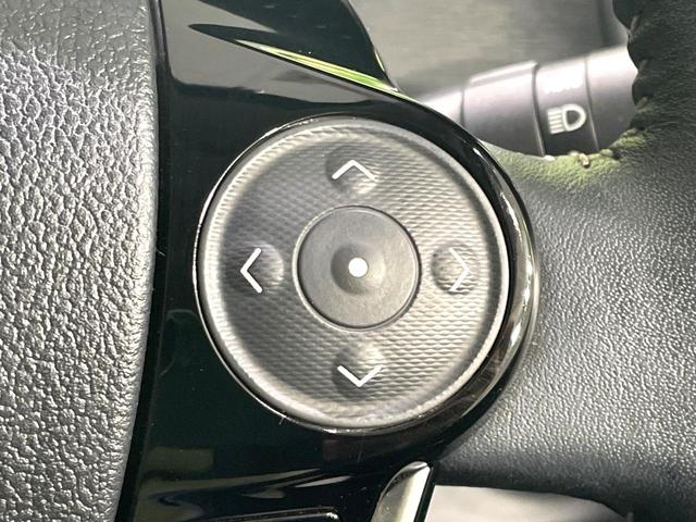 アクア クロスオーバー　純正ナビ　バックカメラ　禁煙車　衝突軽減装置　車線逸脱警報　オートマチックハイビーム　合皮シート　シートヒーター　ドラレコ　フルセグ　Ｂｌｕｅｔｏｏｔｈ再生　ＥＴＣ　オートエアコン／ライト（38枚目）