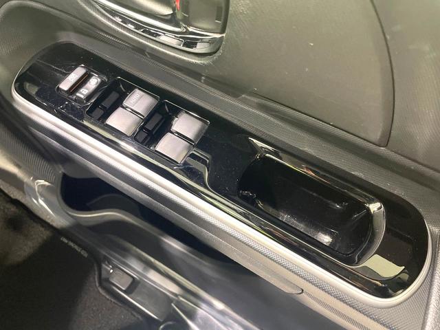 アクア クロスオーバー　純正ナビ　バックカメラ　禁煙車　衝突軽減装置　車線逸脱警報　オートマチックハイビーム　合皮シート　シートヒーター　ドラレコ　フルセグ　Ｂｌｕｅｔｏｏｔｈ再生　ＥＴＣ　オートエアコン／ライト（52枚目）